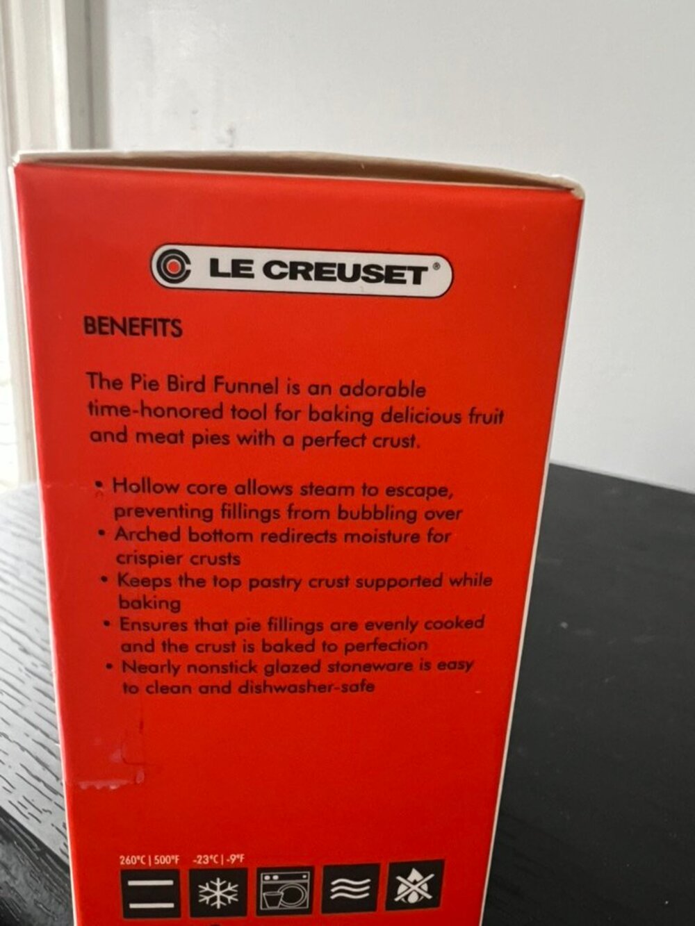Le Creuset Cerise Red Pie Bird Funnel Stoneware NIB Baking Tool - Picture 3 of 4